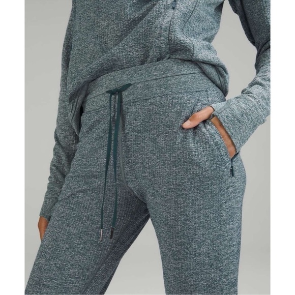 lululemon athletica Pants - Lululemon Engineered Warmth Merino Wool Jogger - Submarine/White - Size 4
